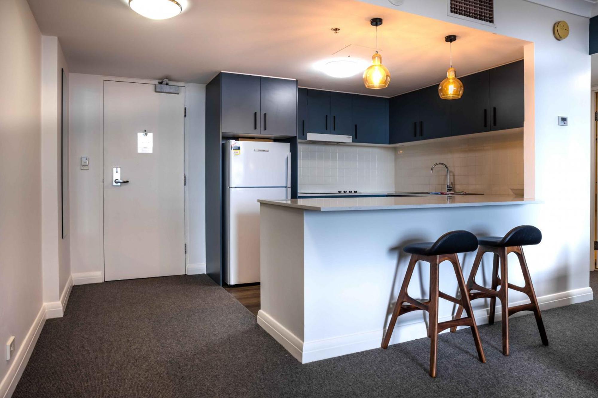 Apartment 1-bed With Parking, Pool, Sauna & Gym *